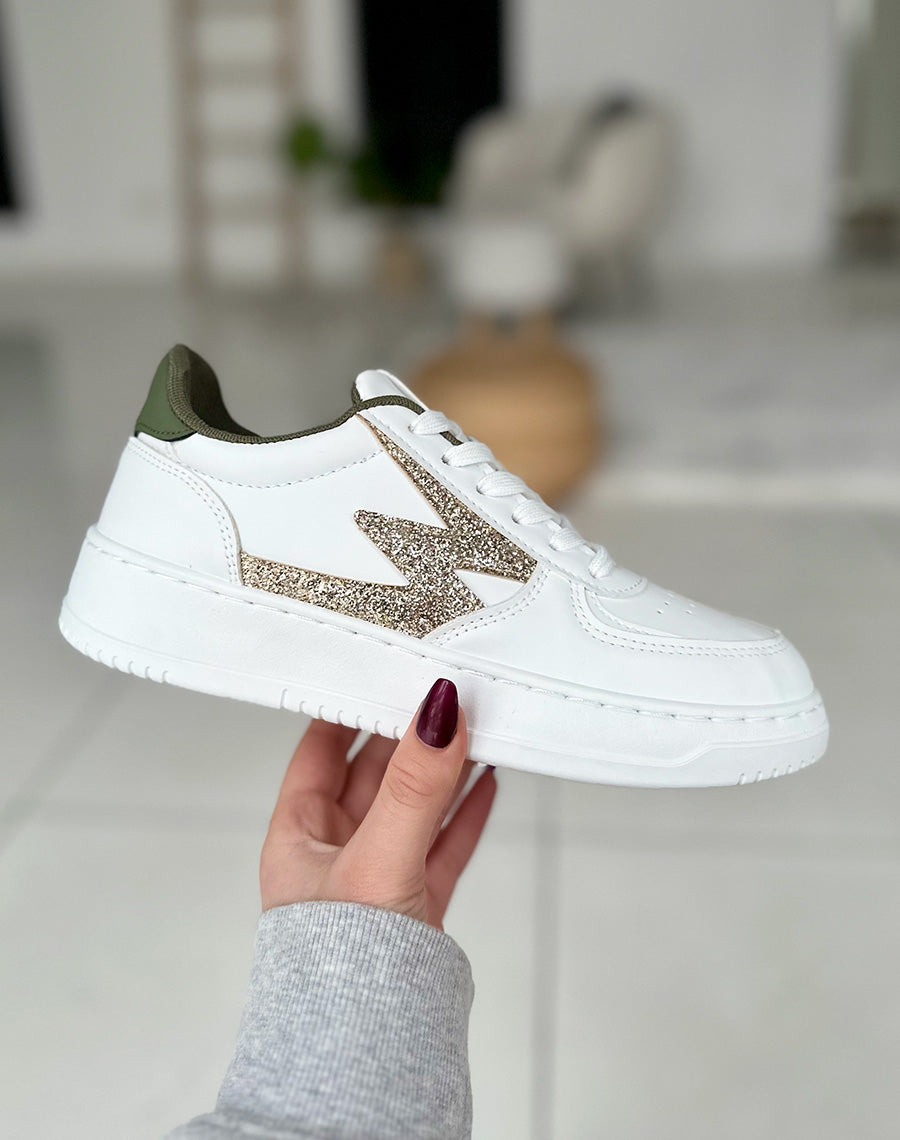 Baskets blanches à détails éclair dorés pailleté et empiècement vert