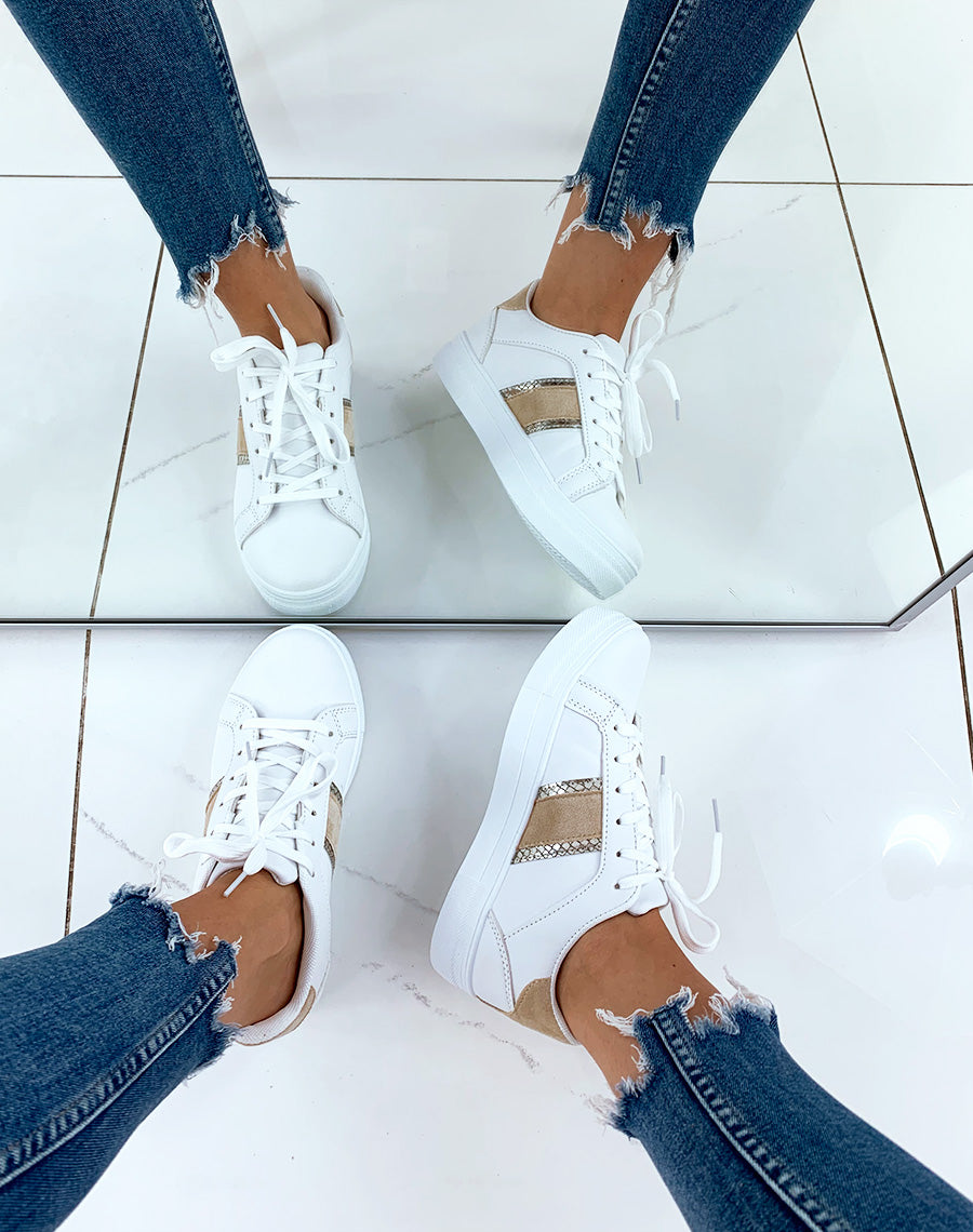 Baskets blanches à empiècements en suédine beiges et dorés python