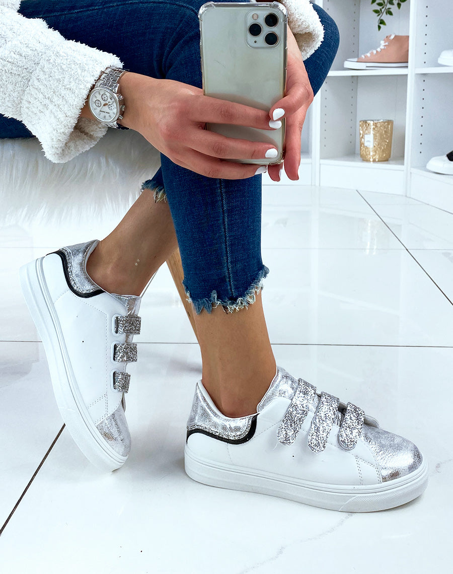 Baskets blanches et argentés à scratch
