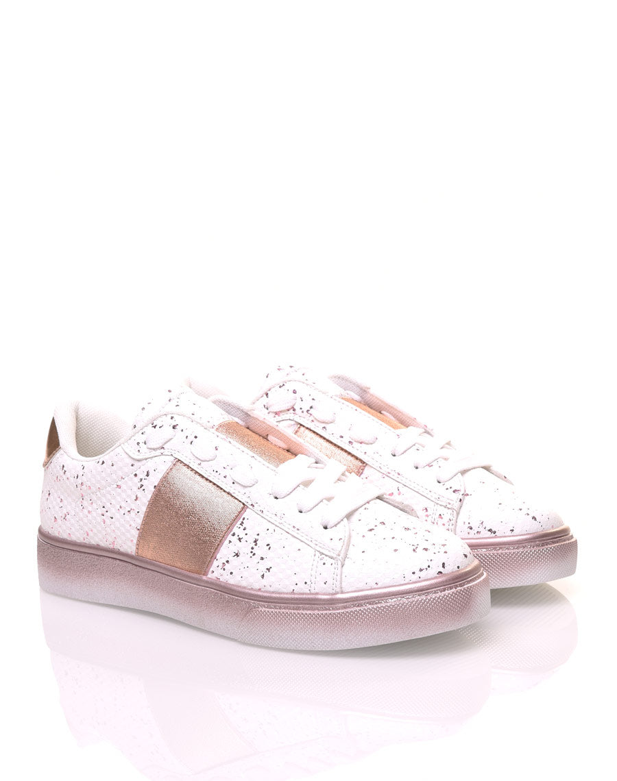 Baskets blanches tachetés rose