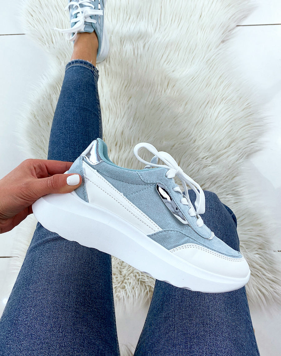 Baskets bleu pastel