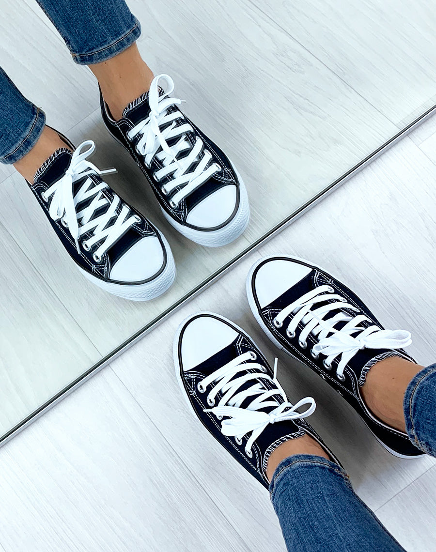 Baskets bleus marine