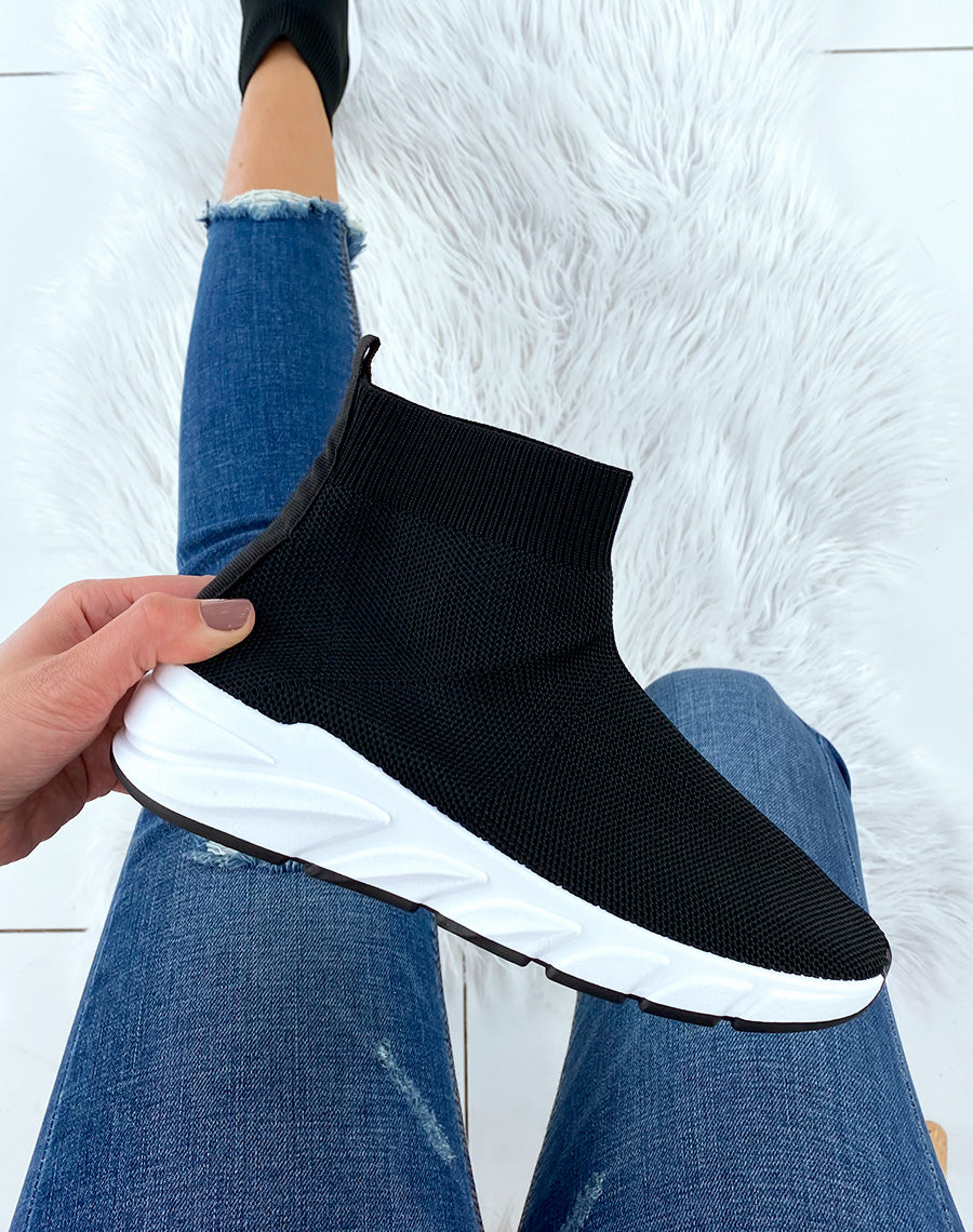 Baskets chaussettes noires et semelle blanche