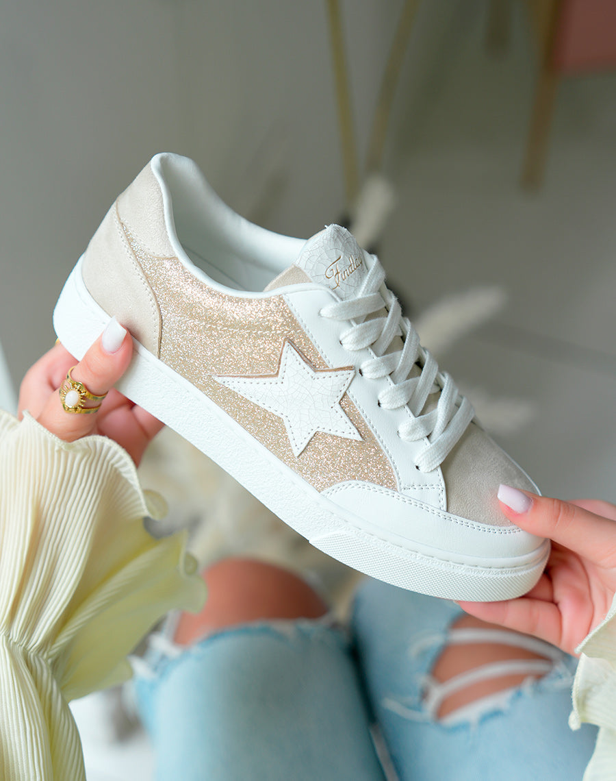Baskets femme beige clair effet daim avec empiècements blancs et dorés pailletés