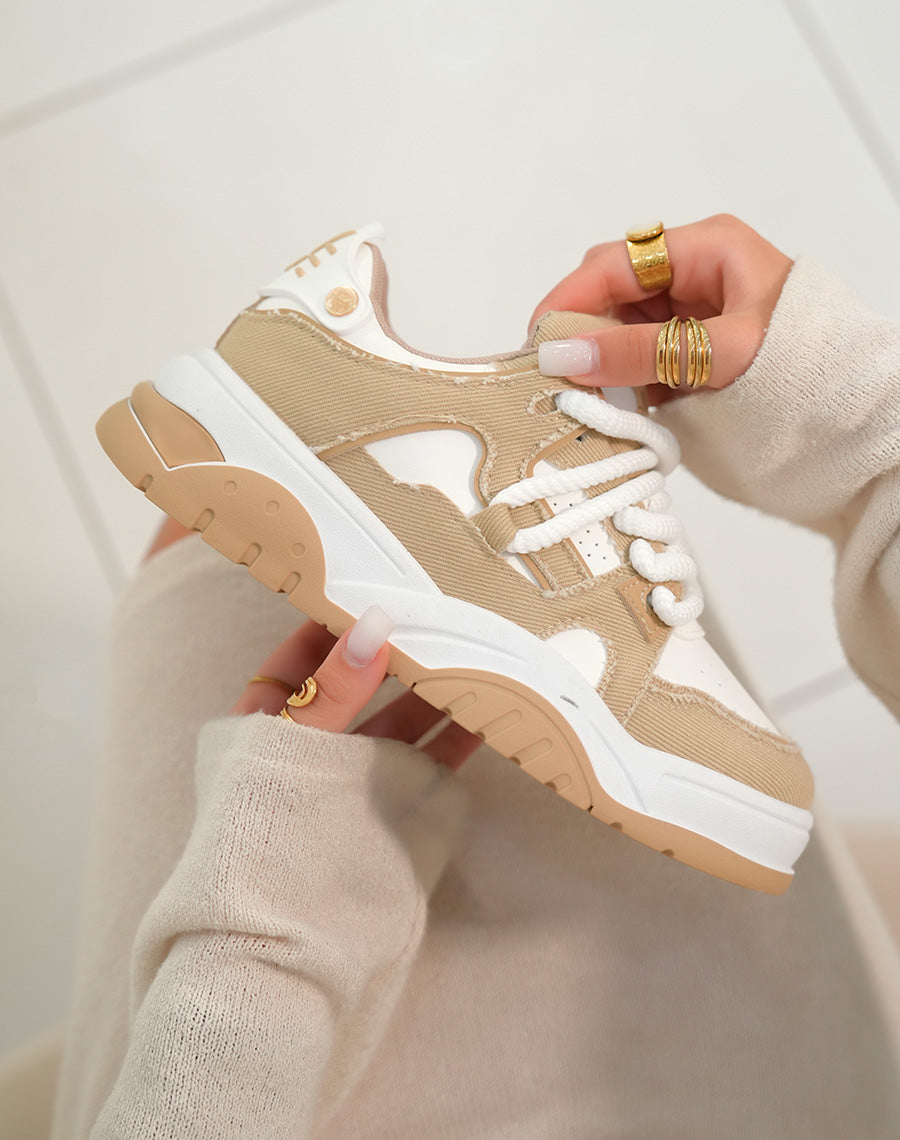 Baskets femme beige foncé et blanche effet déchiré à lacets corde
