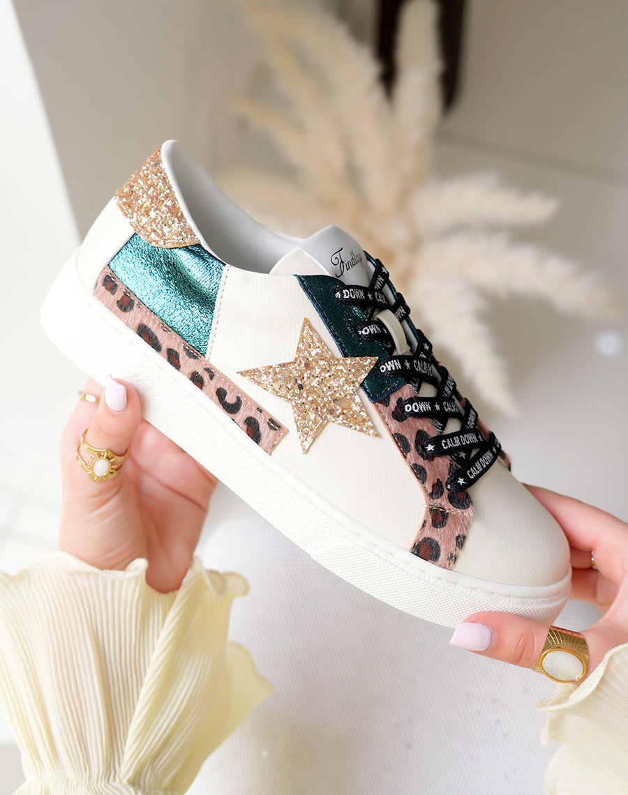 Baskets femme bi-matiere à lacets avec inscription et détail léopard