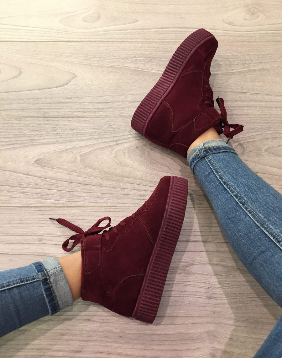 Baskets montantes à lacets en suédine bordeaux