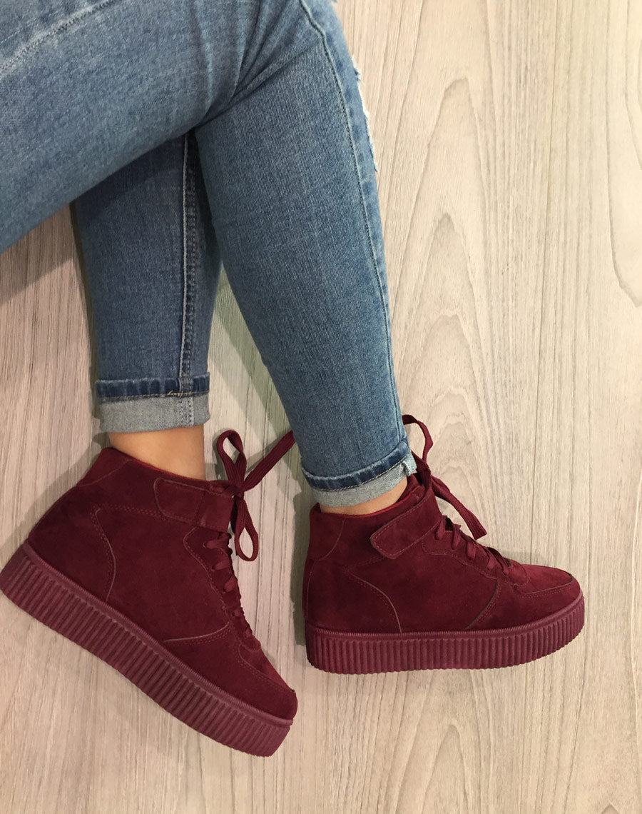 Baskets montantes à lacets en suédine bordeaux