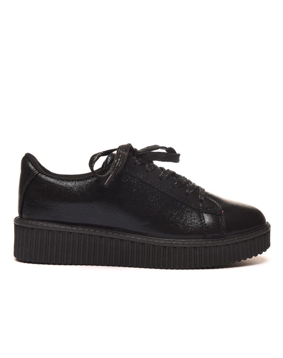Baskets noires avec effet brillant et grosse semelle