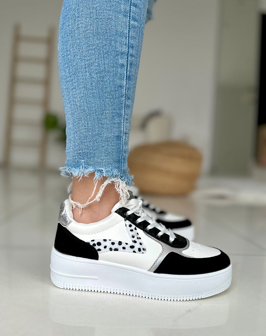 Baskets noires et blanches avec motifs dalmatien et détails argentés 