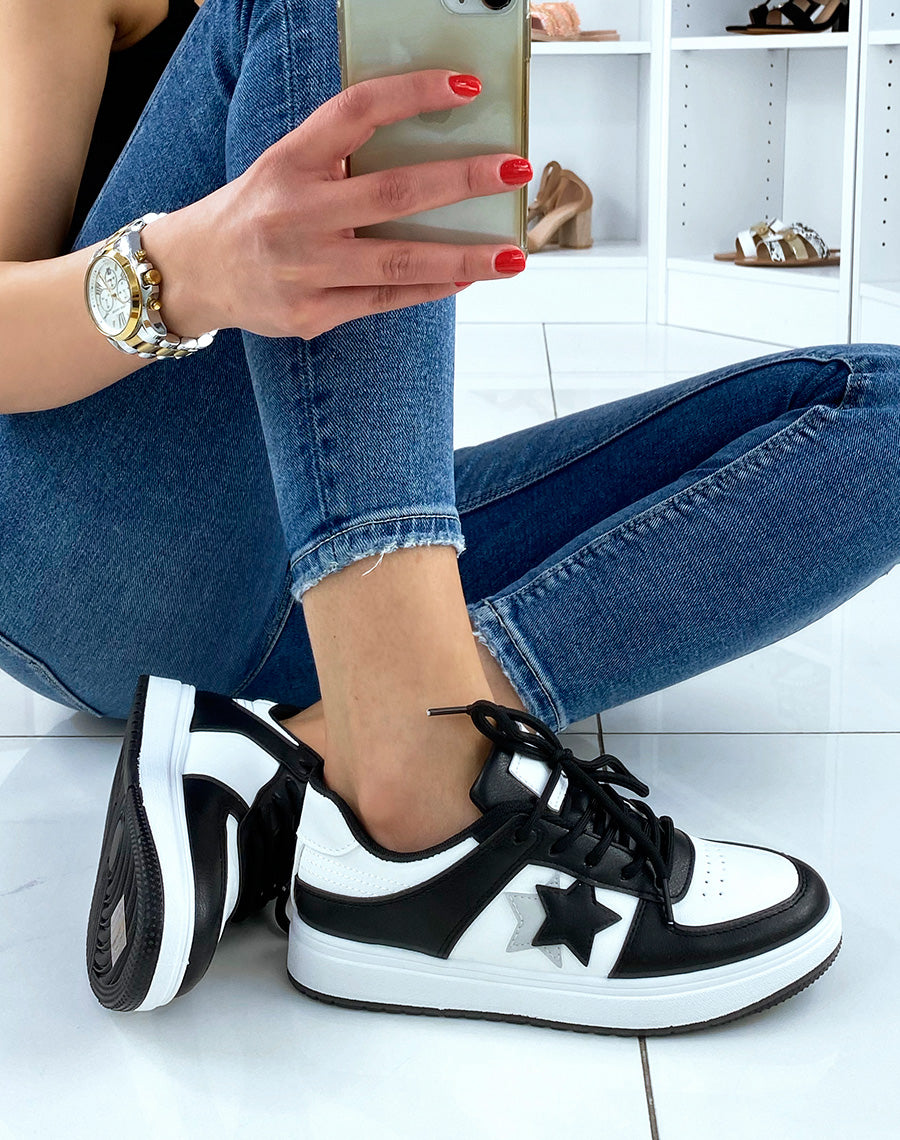 Baskets noires et blanches à empiècements étoilés
