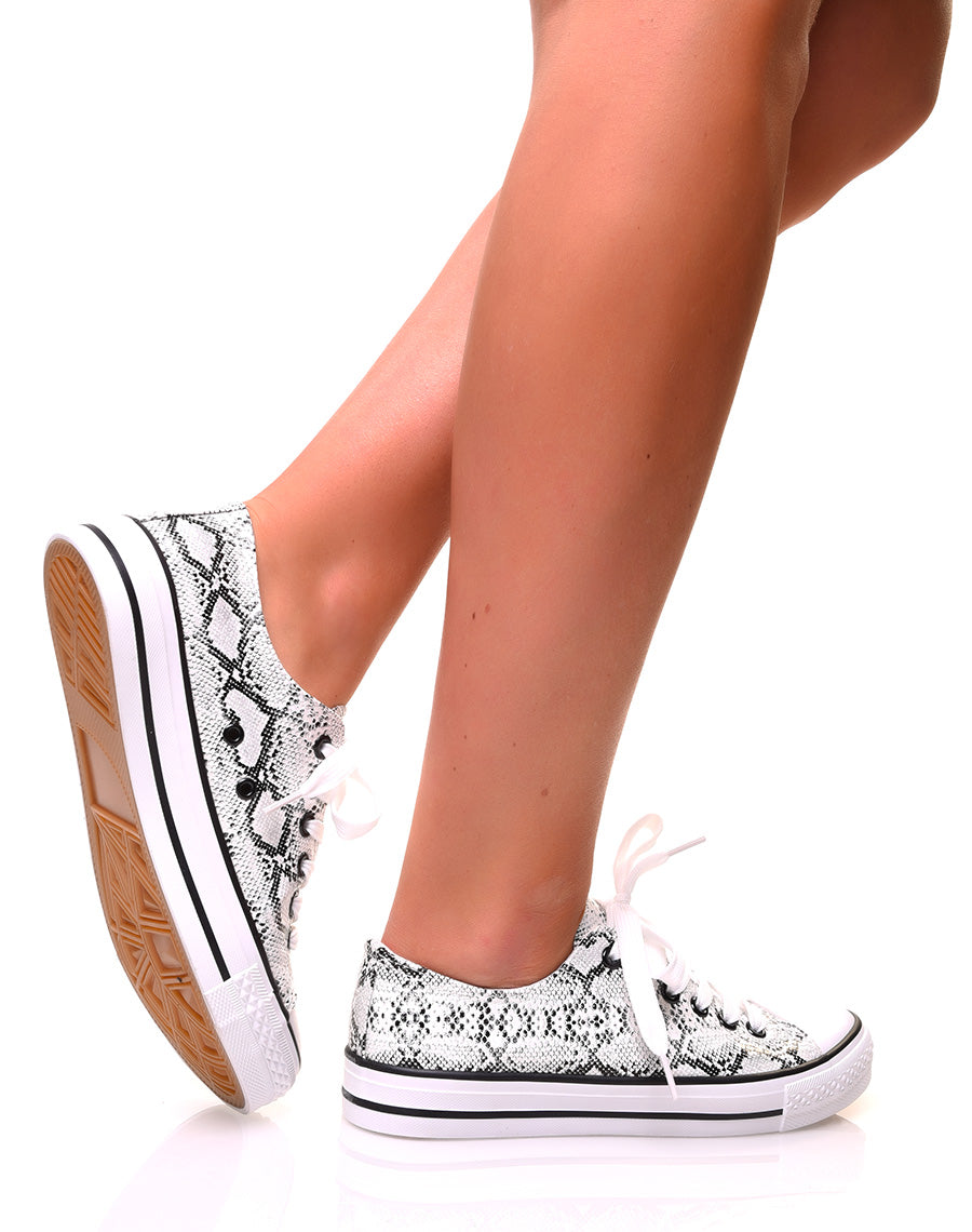 Baskets vernies python noir à lacets blancs