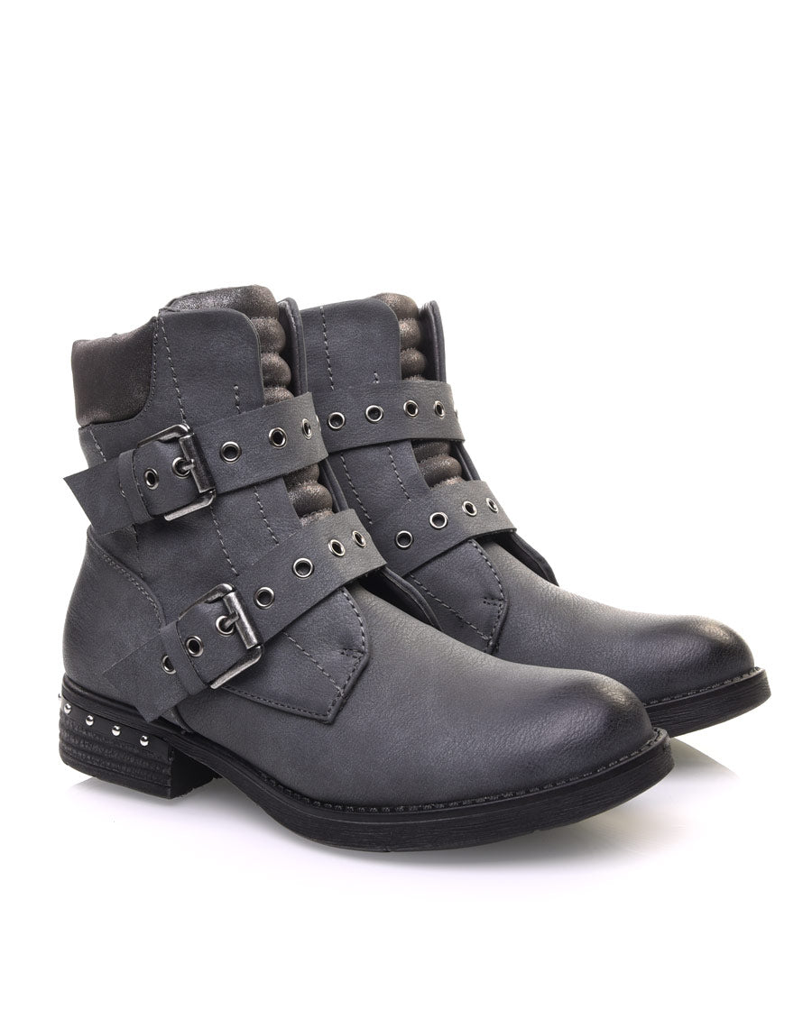 Boots grises à sangles bouclées