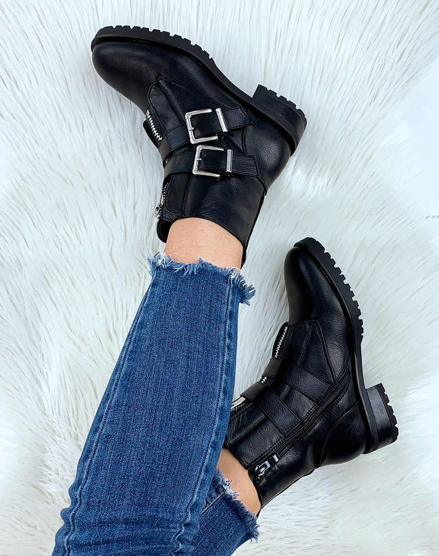 Boots noirs à talon à multiple sangles
