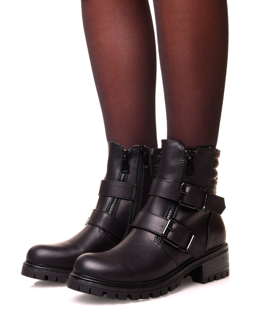 Boots plate noire effet lisse à multiples sangles