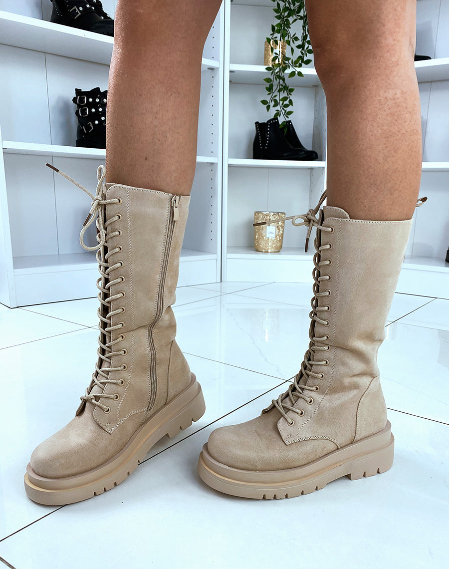 Bottes beiges en suédine hautes à lacets