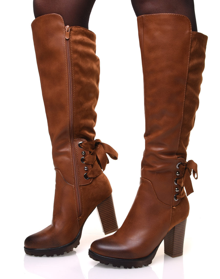 Bottes camelles bi-matière  à talons et lacets en suédine