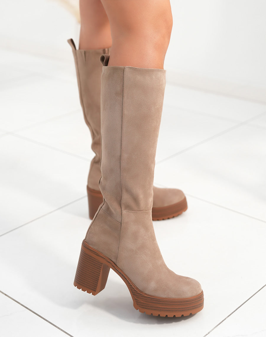 Bottes femme taupe en suédine avec grosse plateforme crantée et talon haut épais audace et confort