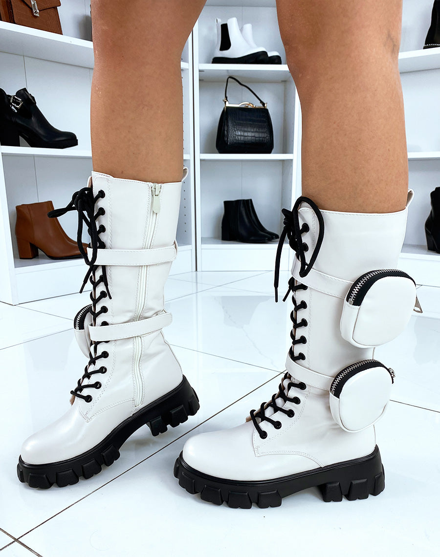 Bottes hautes beiges à lacets et à poches