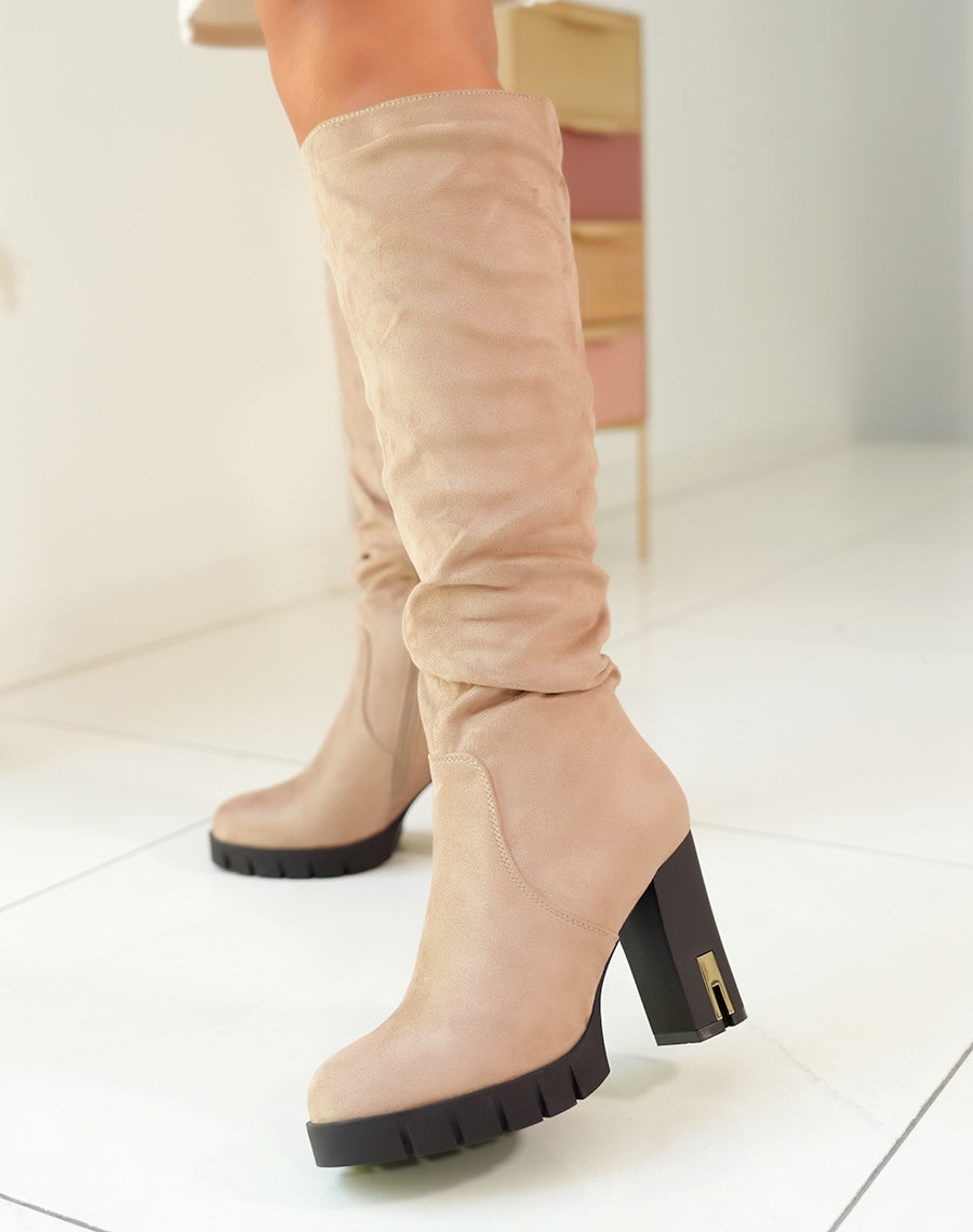 BOTTES MARRON CLAIR EFFET DAIM ? TALONS AVEC DETAIL DOR?E POUR FEMME