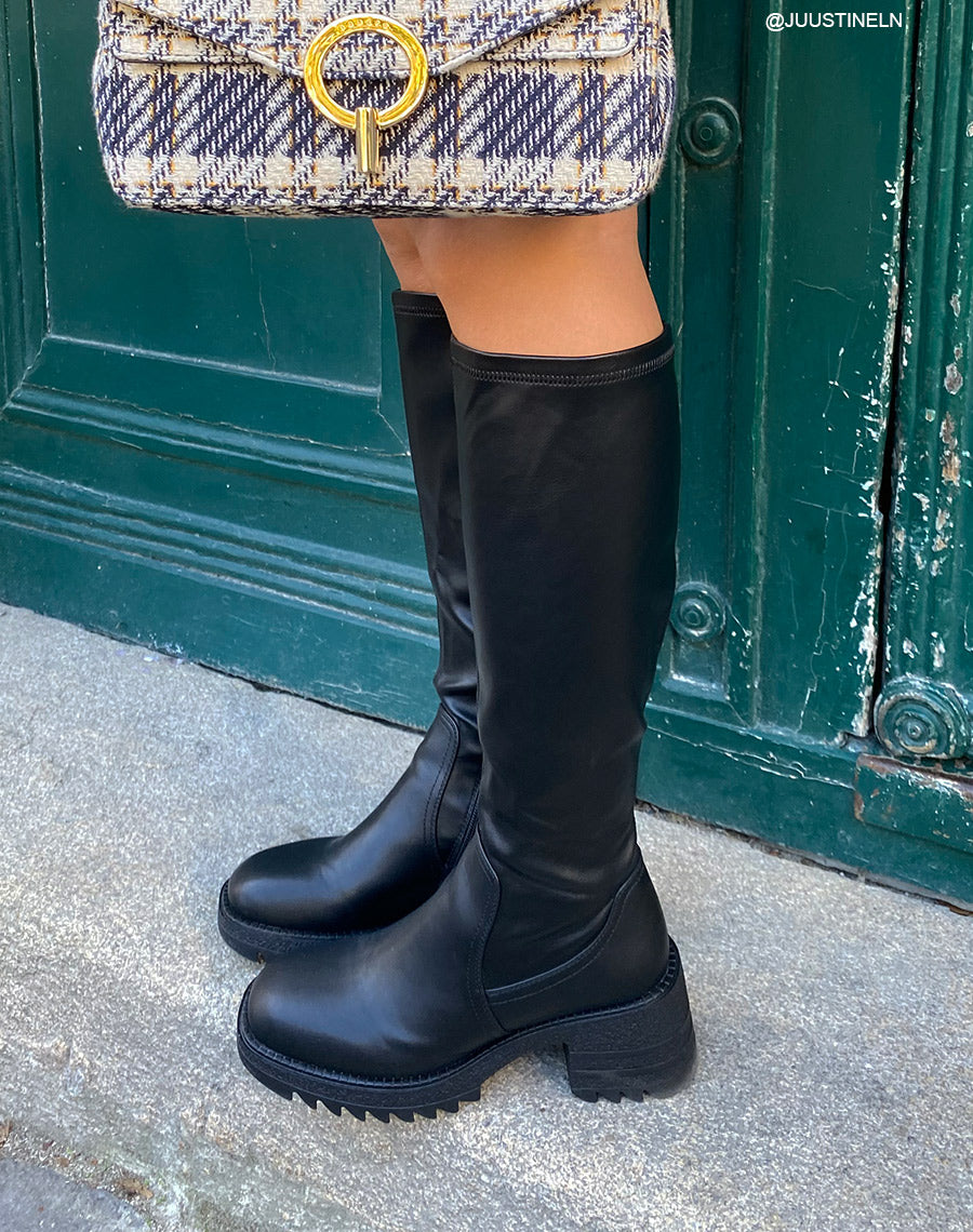 Bottes noires à bout carré et talon épais à semelle crantée