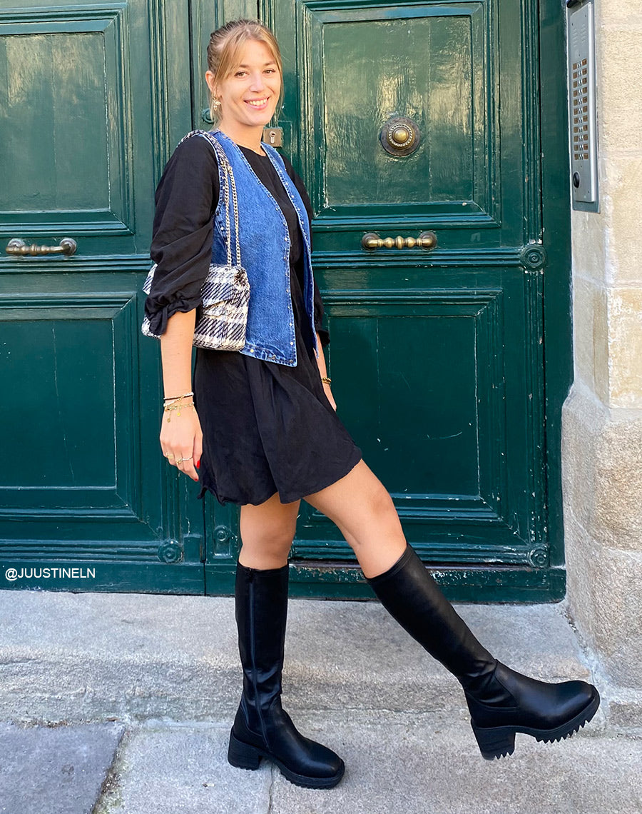 Bottes noires à bout carré et talon épais à semelle crantée