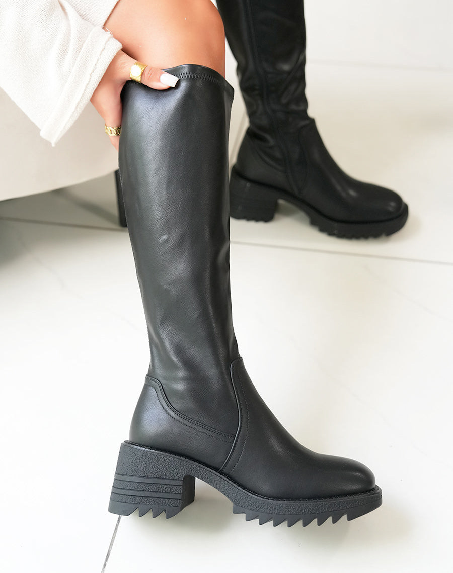 Bottes noires à bout carré et talon épais à semelle crantée