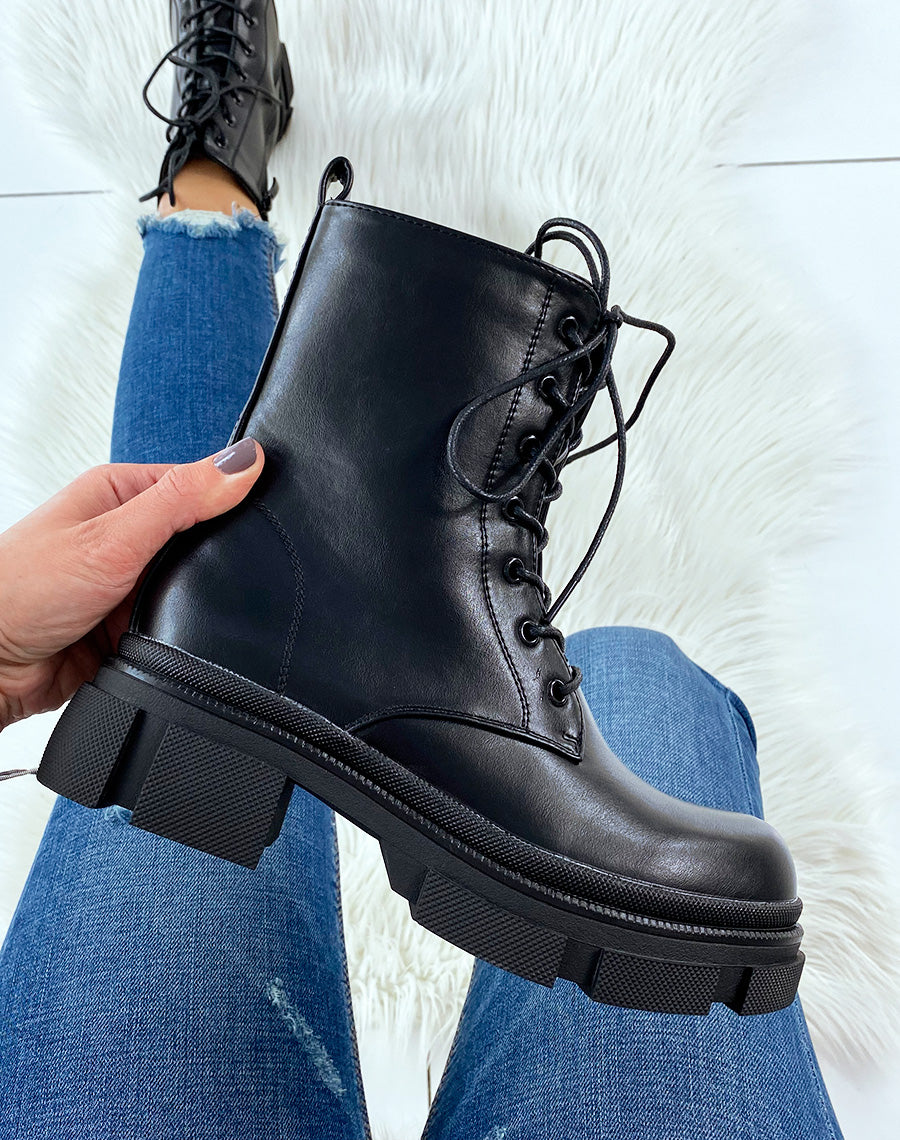Bottes noires à lacets en similicuir