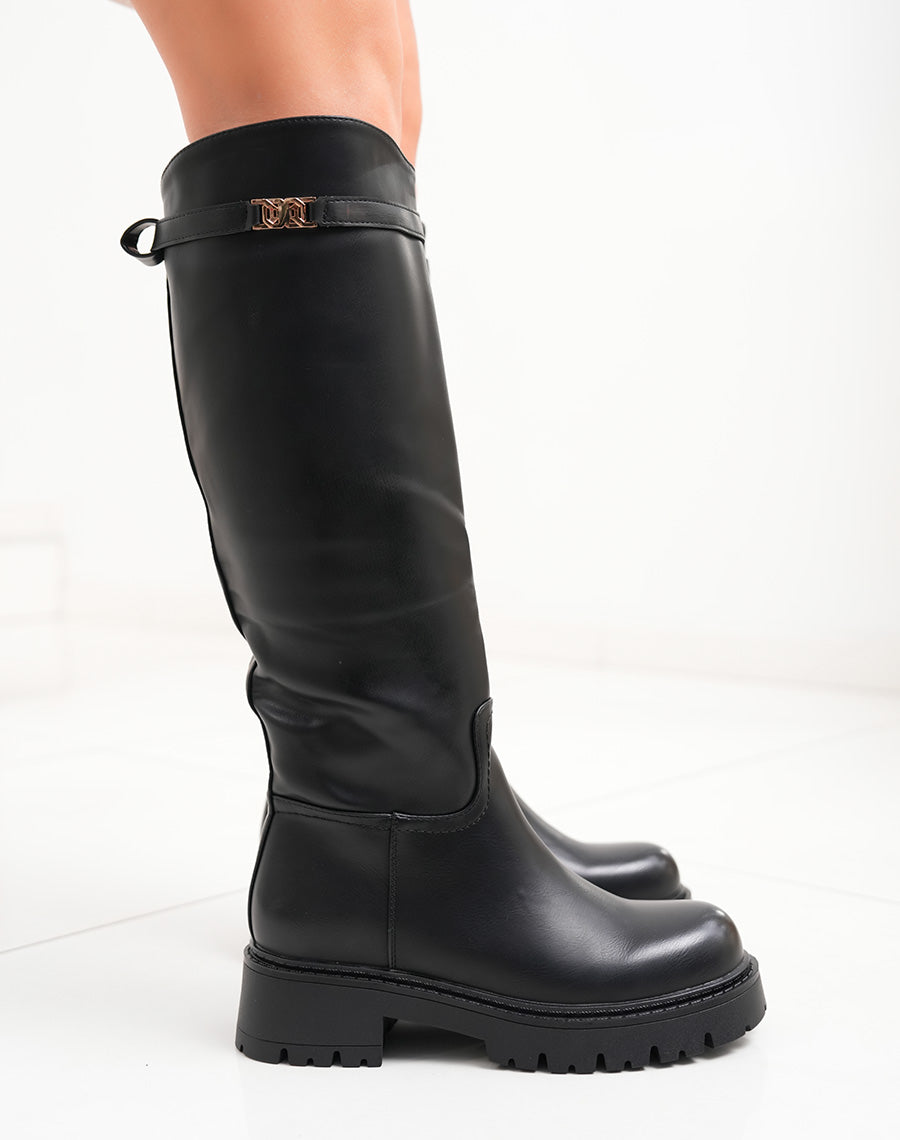 Bottes noires à semelle crantée et lanière à boucle dorée
