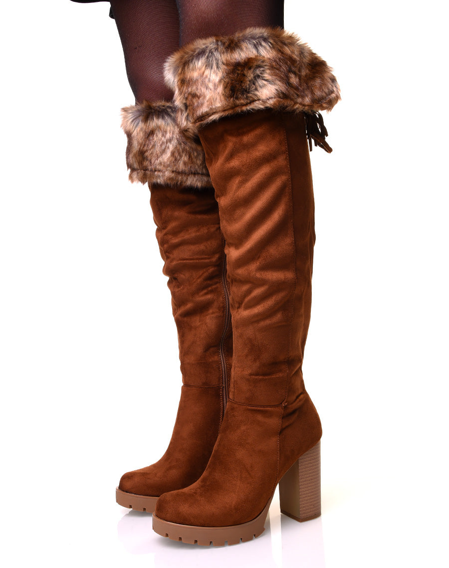 Bottes à talon camelles en suédine et fourrure