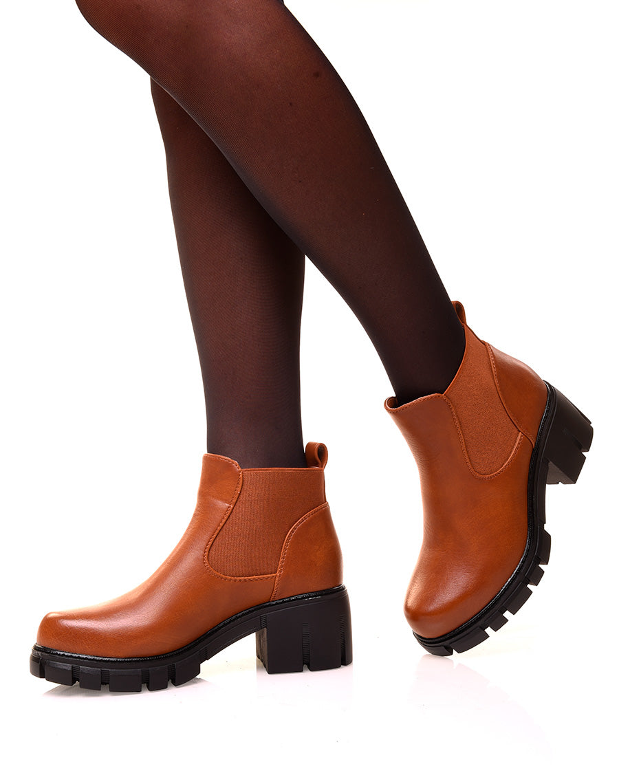 Bottine camel à talon épais