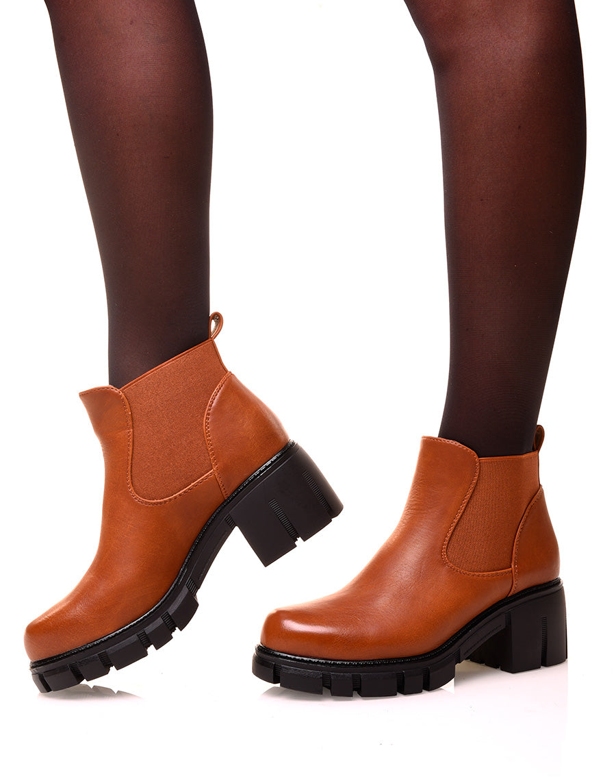 Bottine camel à talon épais