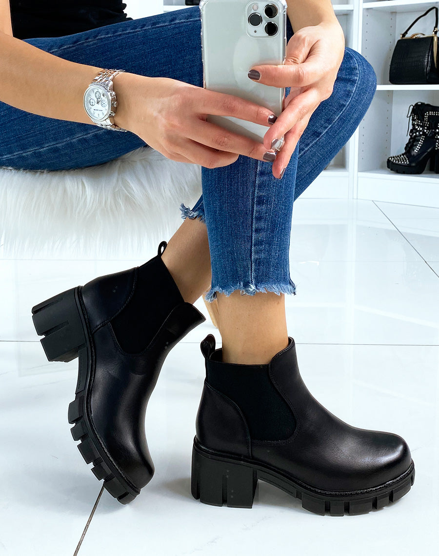 Bottine noire à talon épais