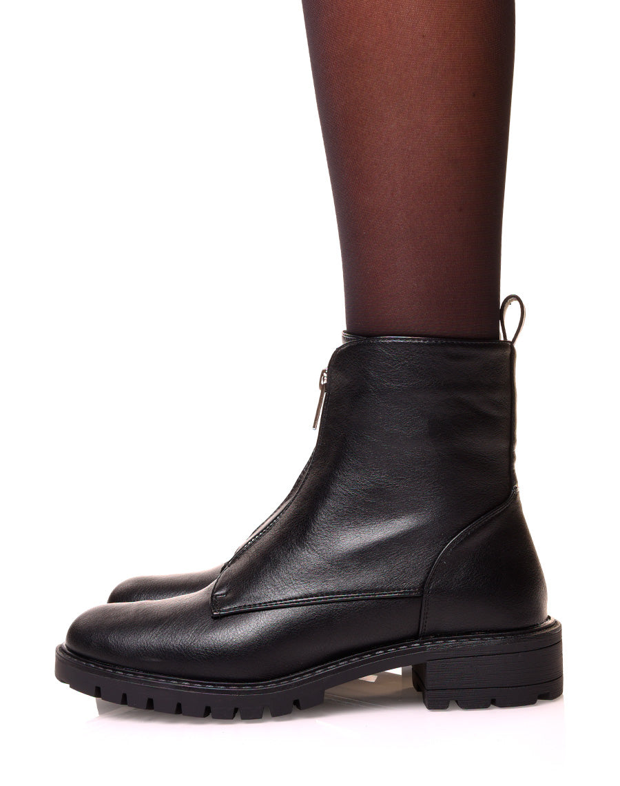 Bottine plate noire zippée à l’avant