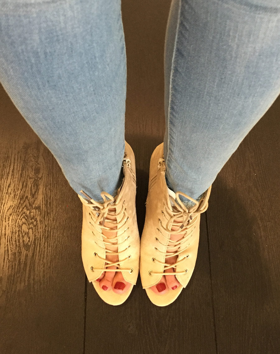 Bottine à talon beige ouvert 
