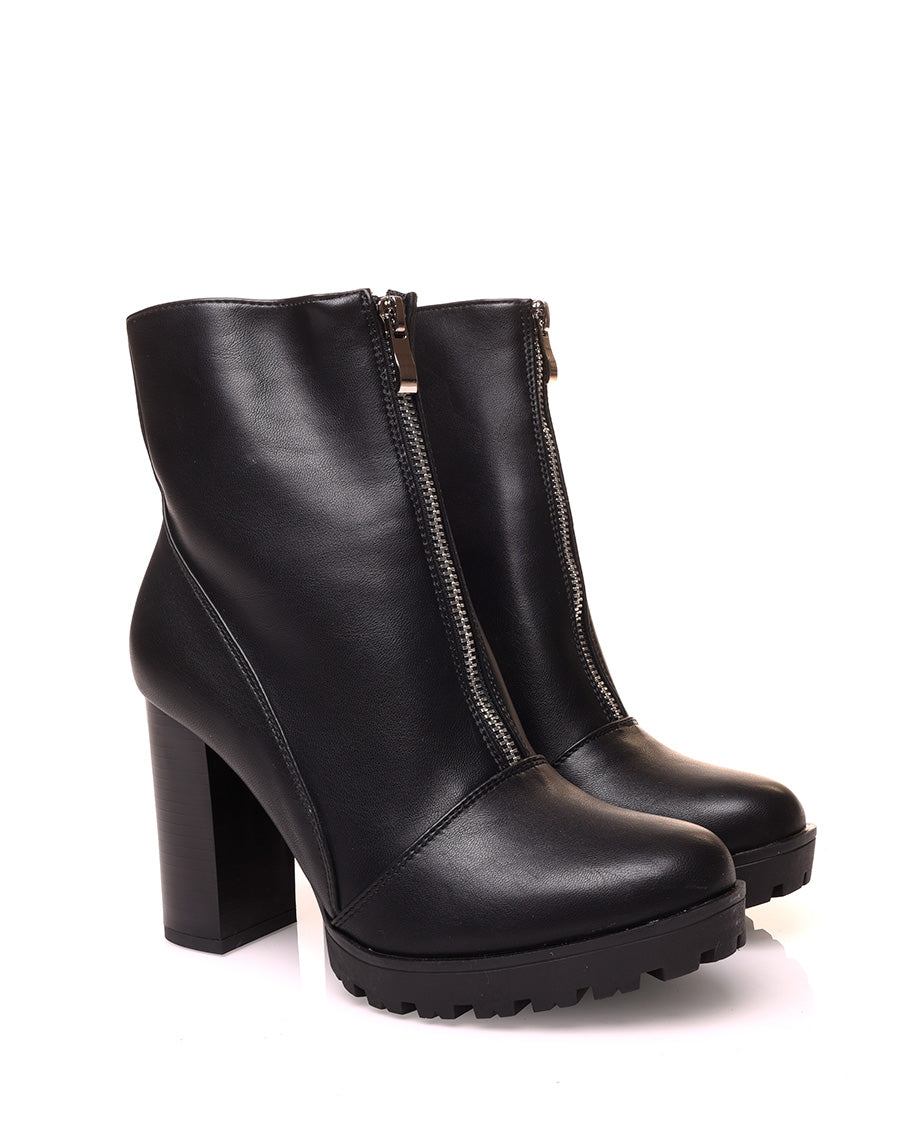 Bottine à talon noir zippé à l’avant
