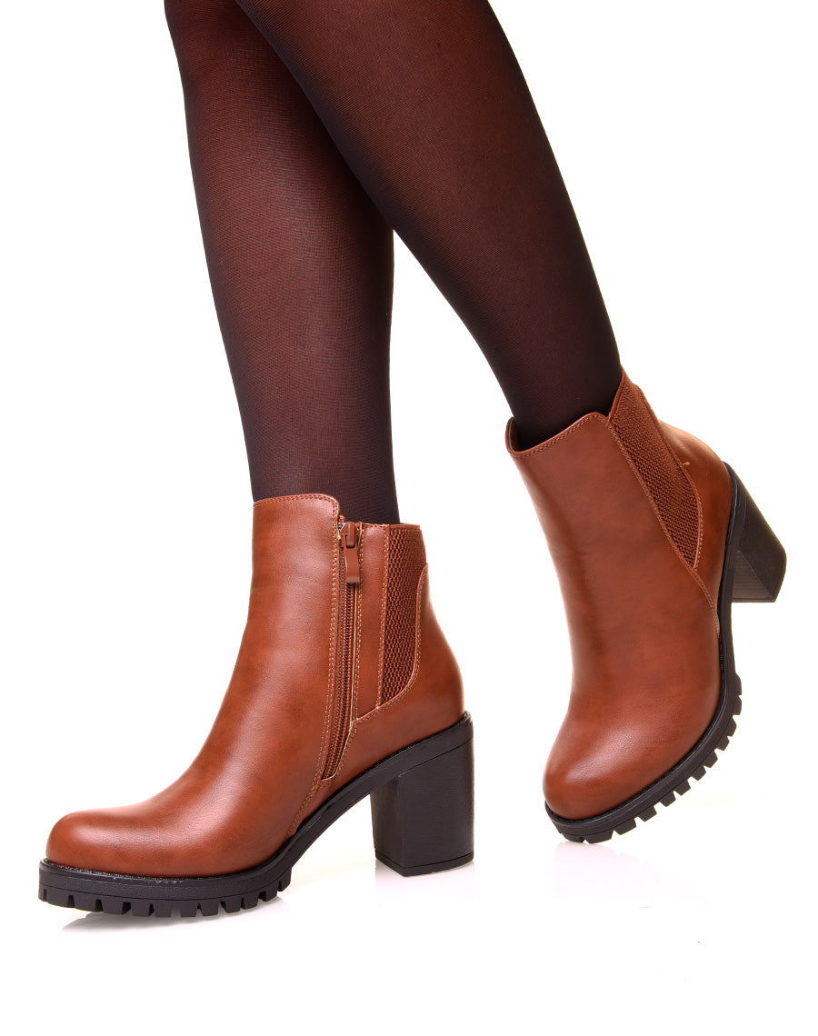 Bottine à talon épais camel