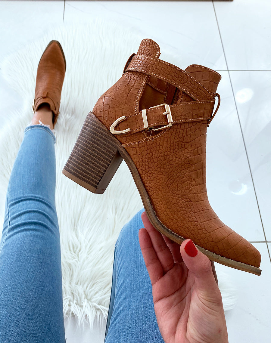 Bottines ajourées camel effet croco à talons
