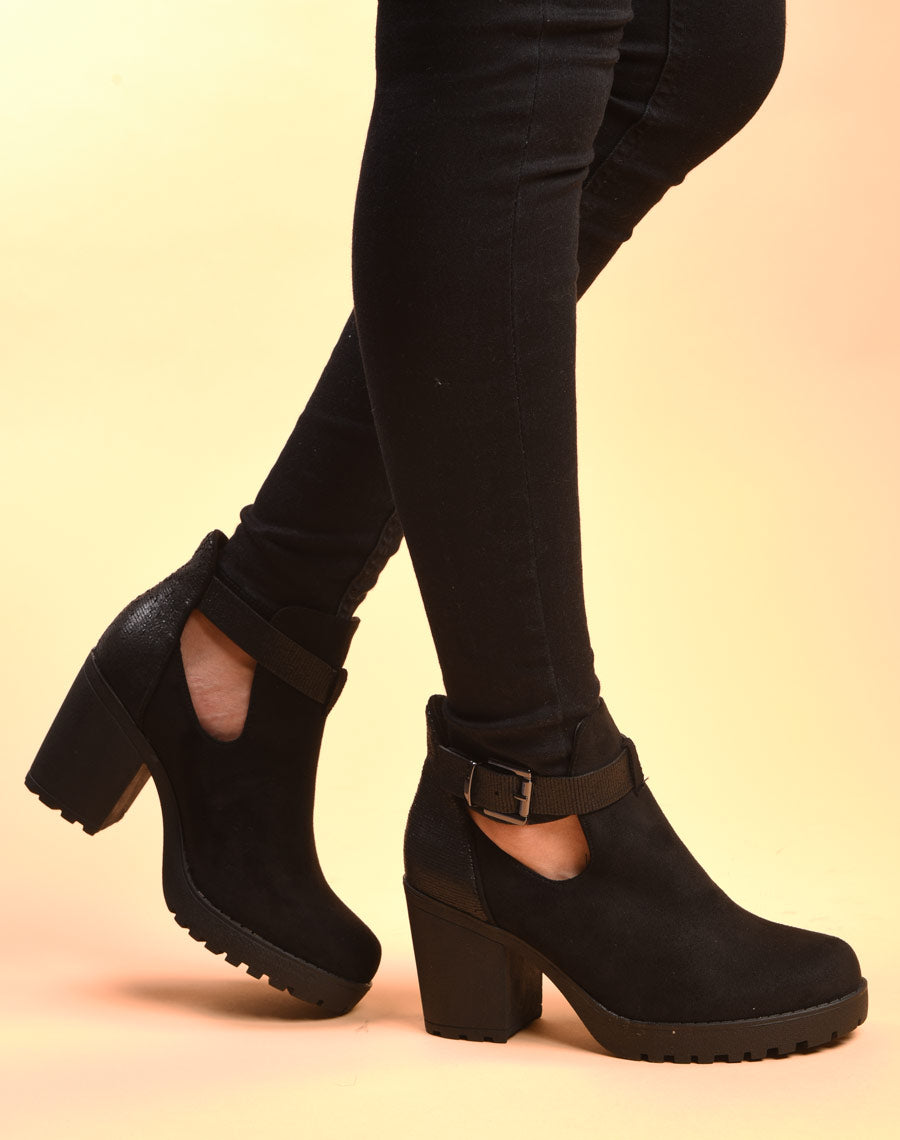 Bottines ajourées noires avec sangle à boucle 