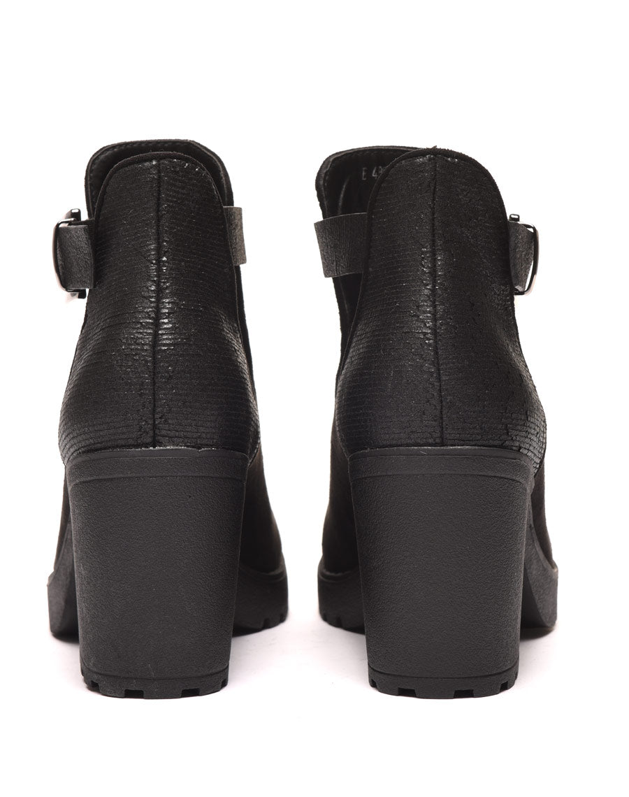 Bottines ajourées noires avec sangle à boucle 