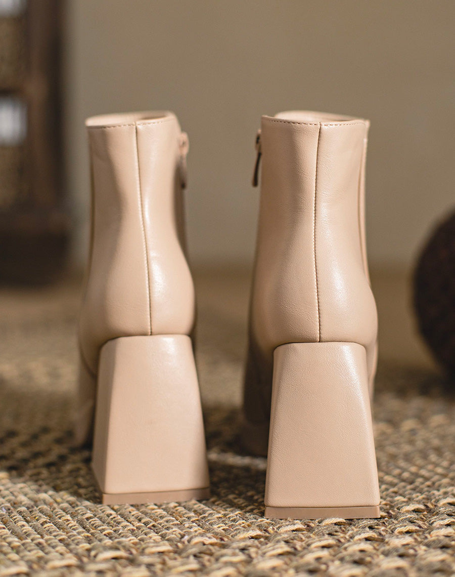 Bottines basses beiges à talon épais carré