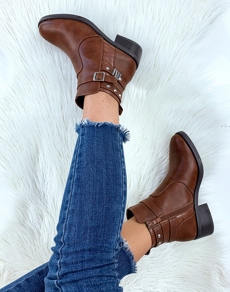 Bottines basses camel à détails argentés