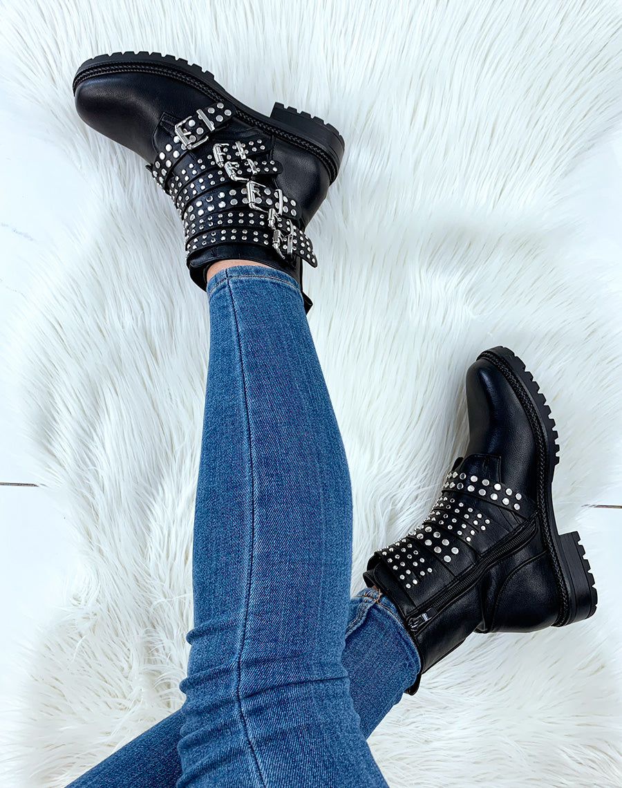 Bottines basses noires cloutées