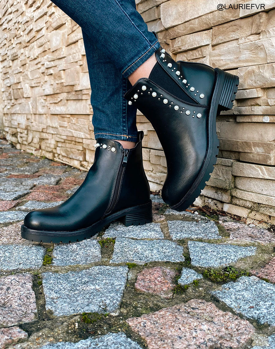 Bottines basses noires perlées et cloutées