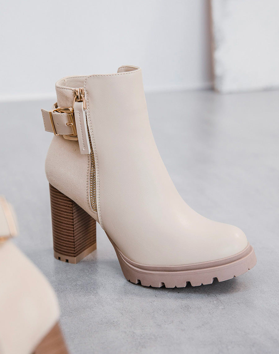 Bottines beiges bi-matières à talons crantés avec sangle