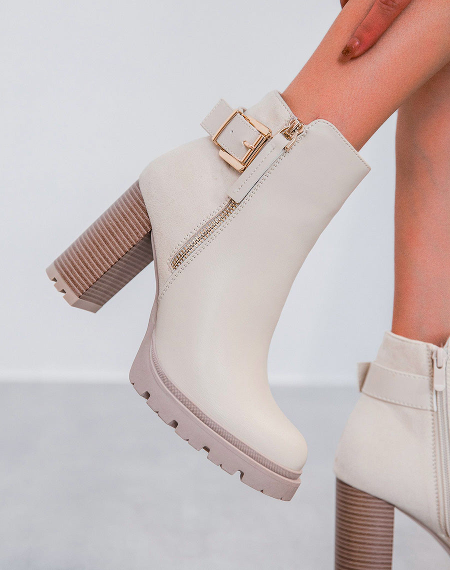 Bottines beiges bi-matières à talons crantés avec sangle