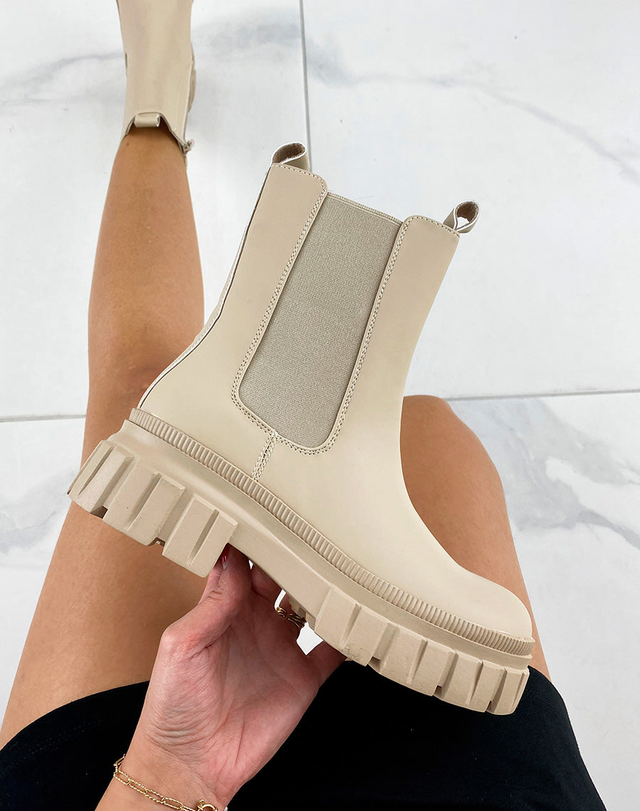 Bottines beiges gommées à semelle épaisse