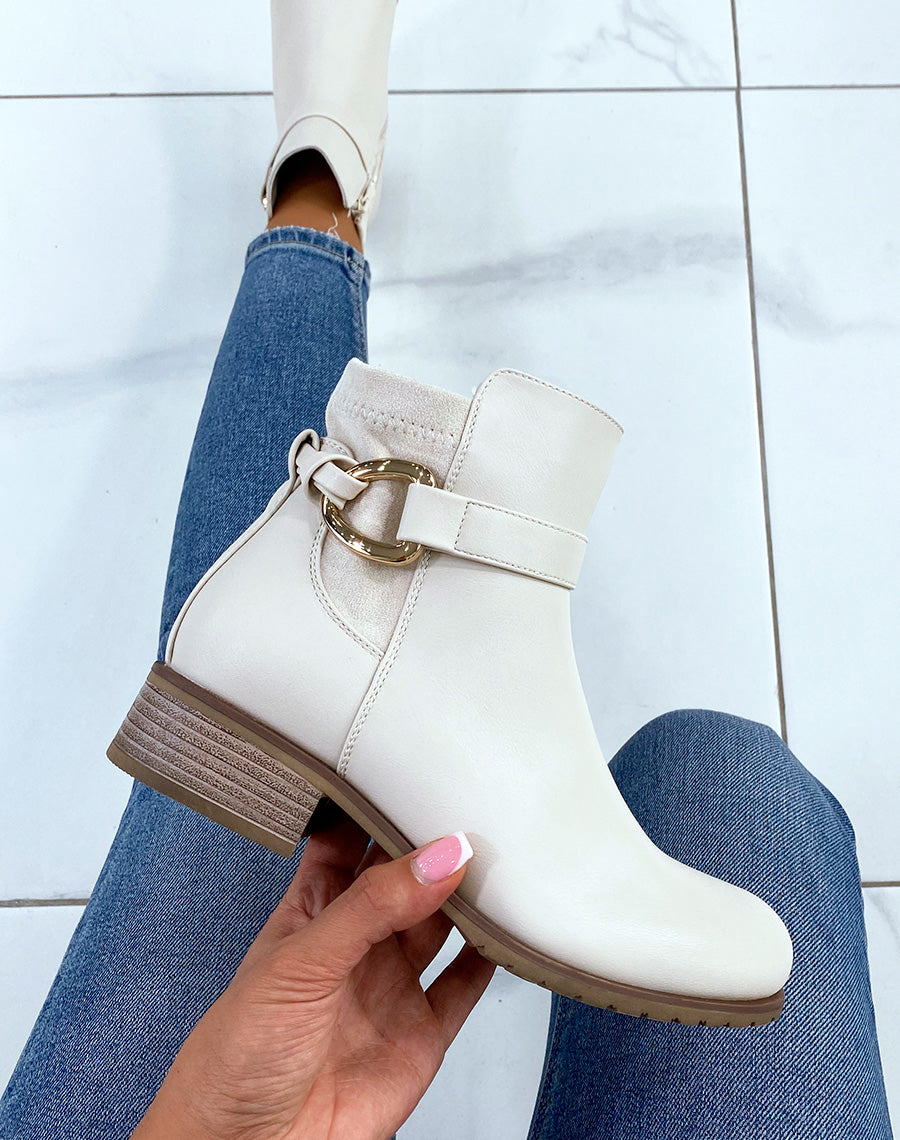 Bottines beiges à lanière à anneau doré