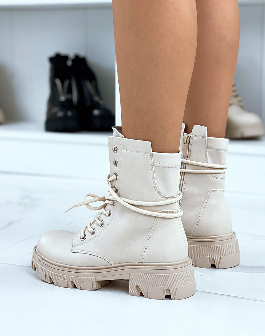 Bottines beiges montantes à lacets et semelle talonnée