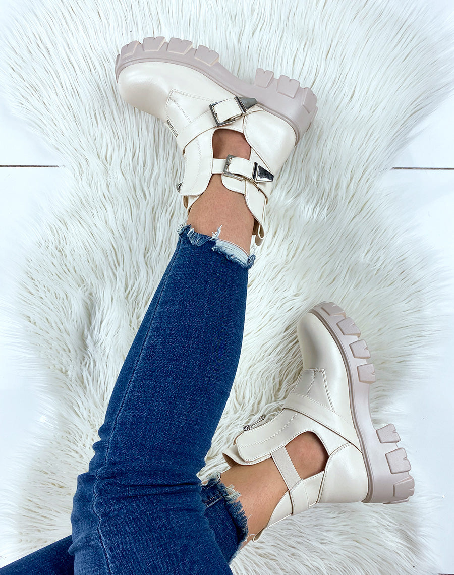 Bottines beiges ouvertes à double lanières et zip